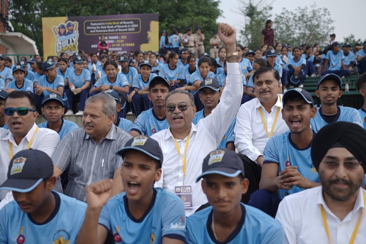 Gully Gully mein Shor hai! Gully Cricket ka Zor hai!